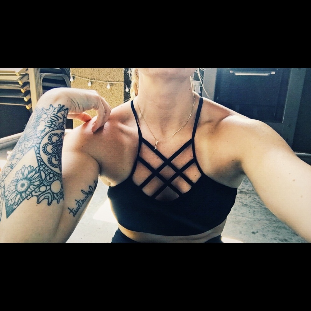 Cross front sports bra